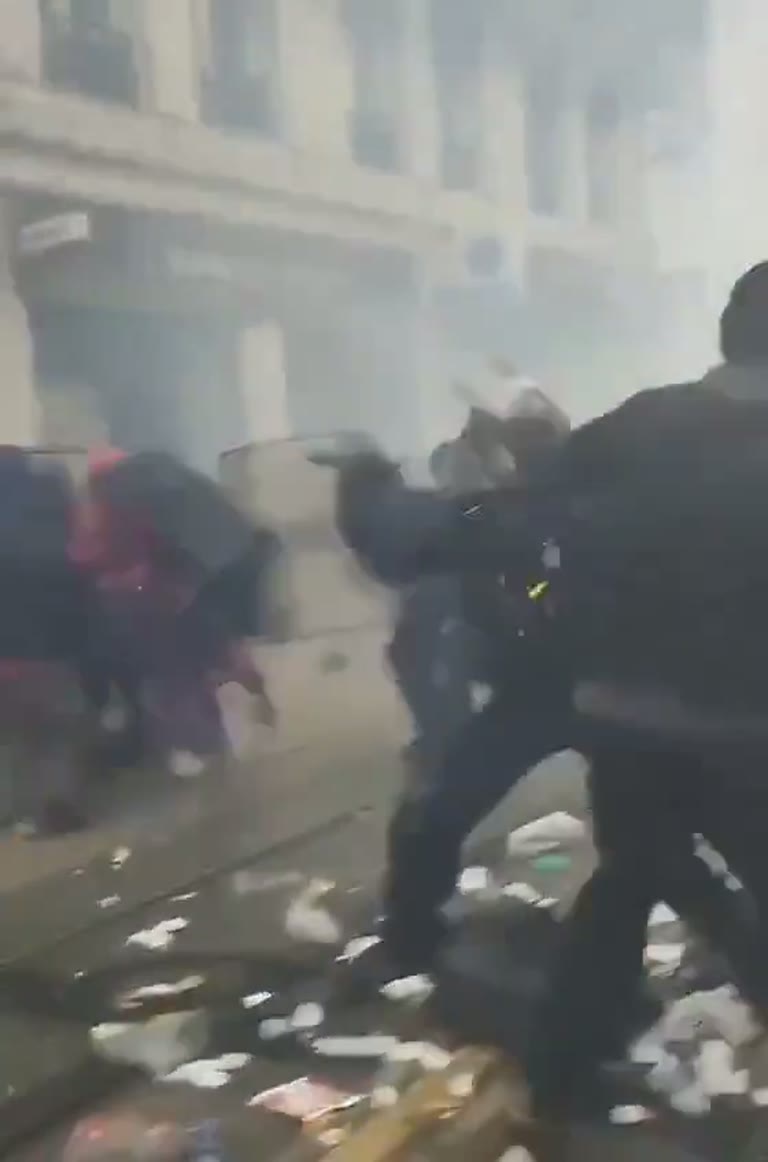 Shaky, Hazy Street Footage Brings Back Those Old VHS Days