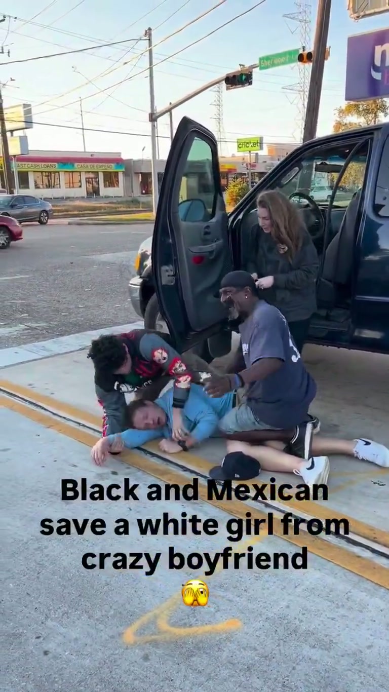 Roadside Confrontation Pulls Two Strangers Into a Car-Side Struggle