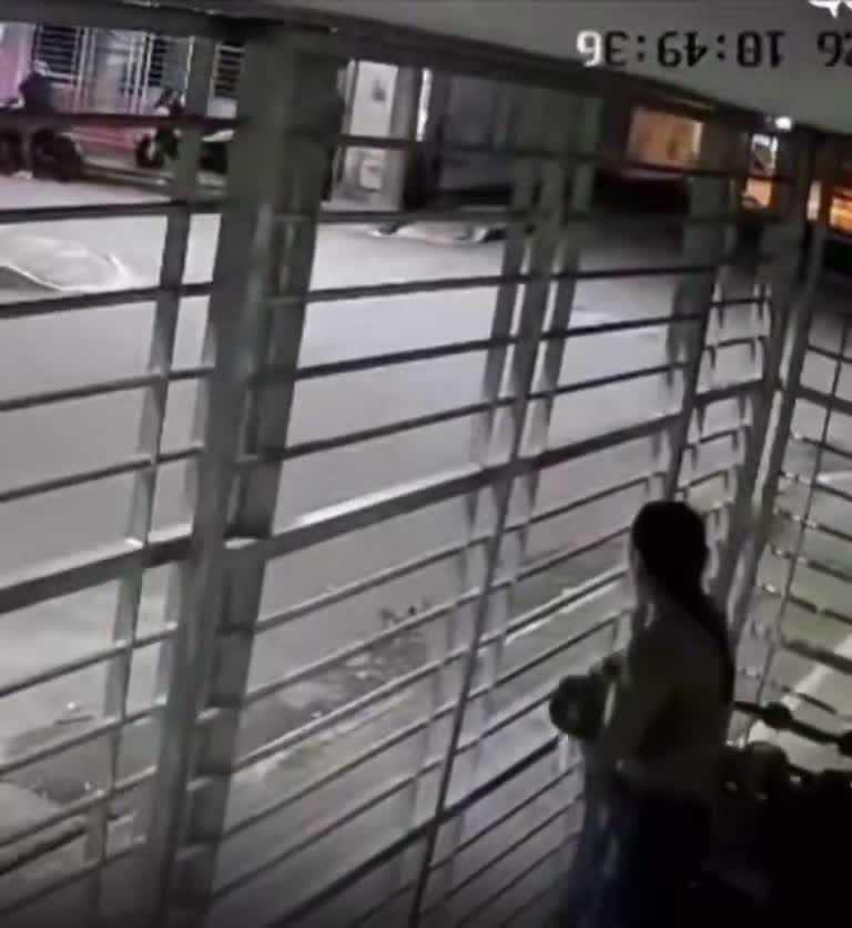 In Cali, a Robbery Draws a Neighbor Out of a Shuttered Shop