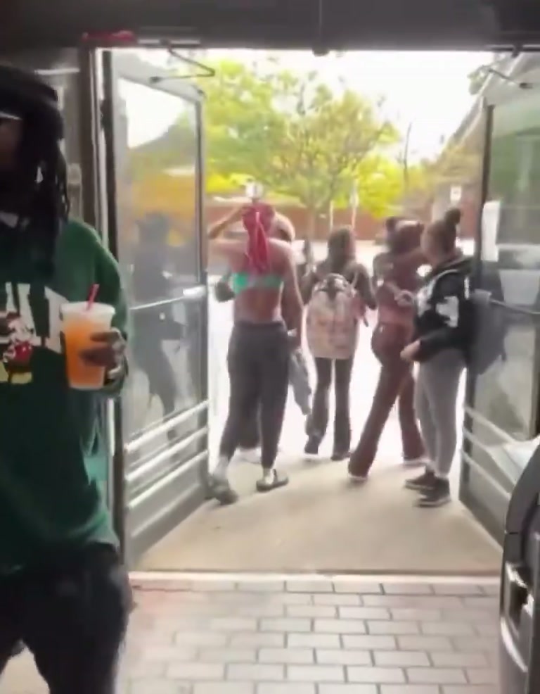 A Corner Shop Scuffle Draws a Crowd, and One Person Walks Off
