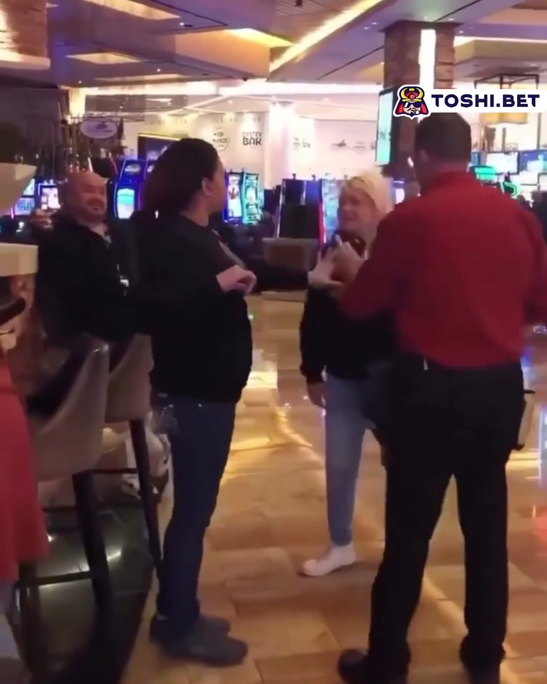 Casino Floor Confrontation: Two Women Clash as Onlookers Step In