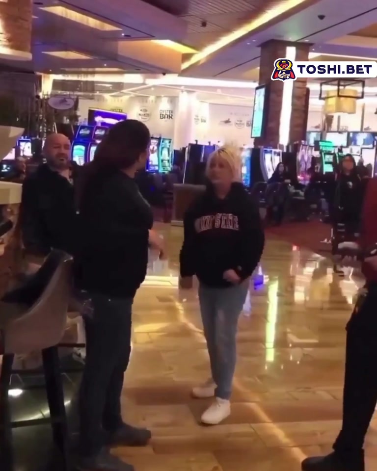Casino Floor Confrontation: Two Women Clash as Onlookers Step In