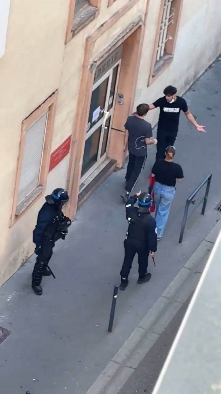 Riot Officers Move In on a Narrow Street Group: Video From a Window