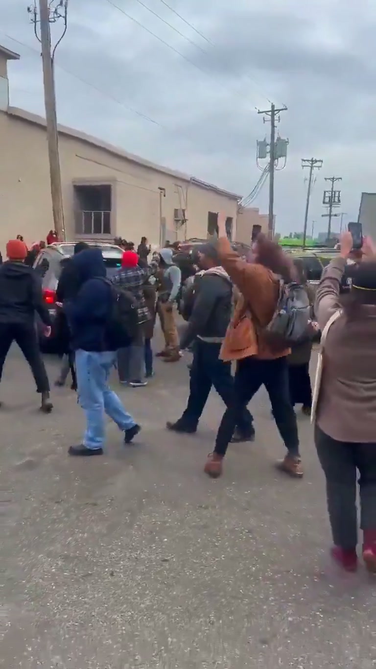 St. Paul protest crowd and a masked federal agent: what video shows