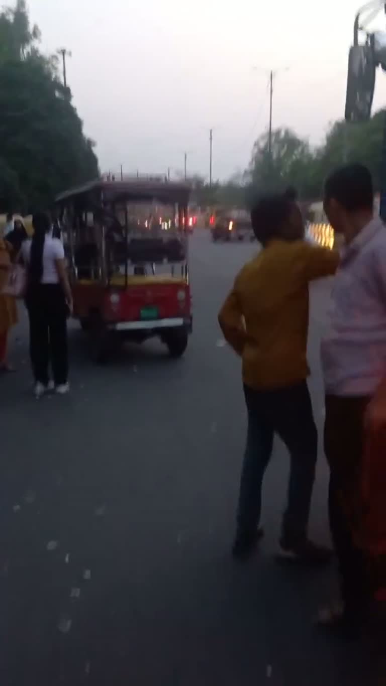 Bus Door Confrontation Spills Onto the Street as Police Arrive