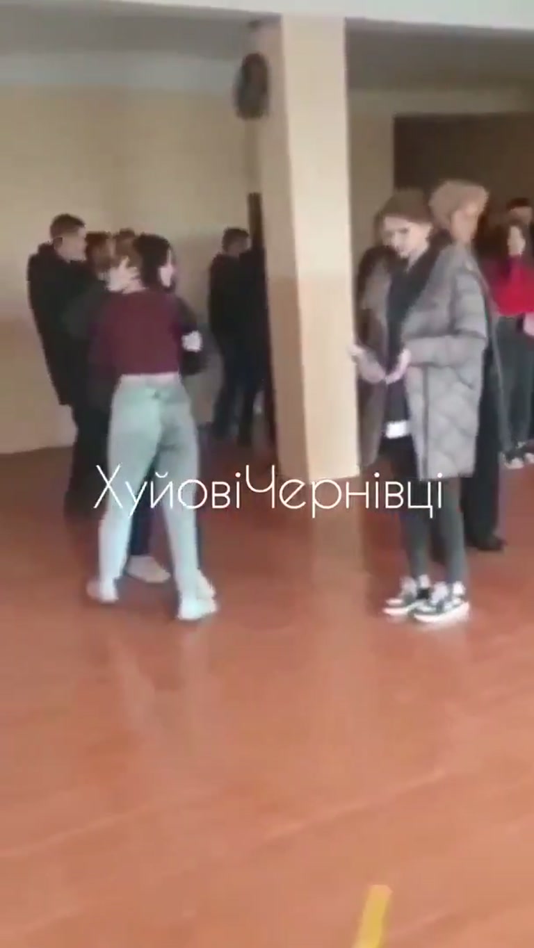 Chernivtsi Hallway Scuffle Draws a Crowd as Cameras Keep Rolling