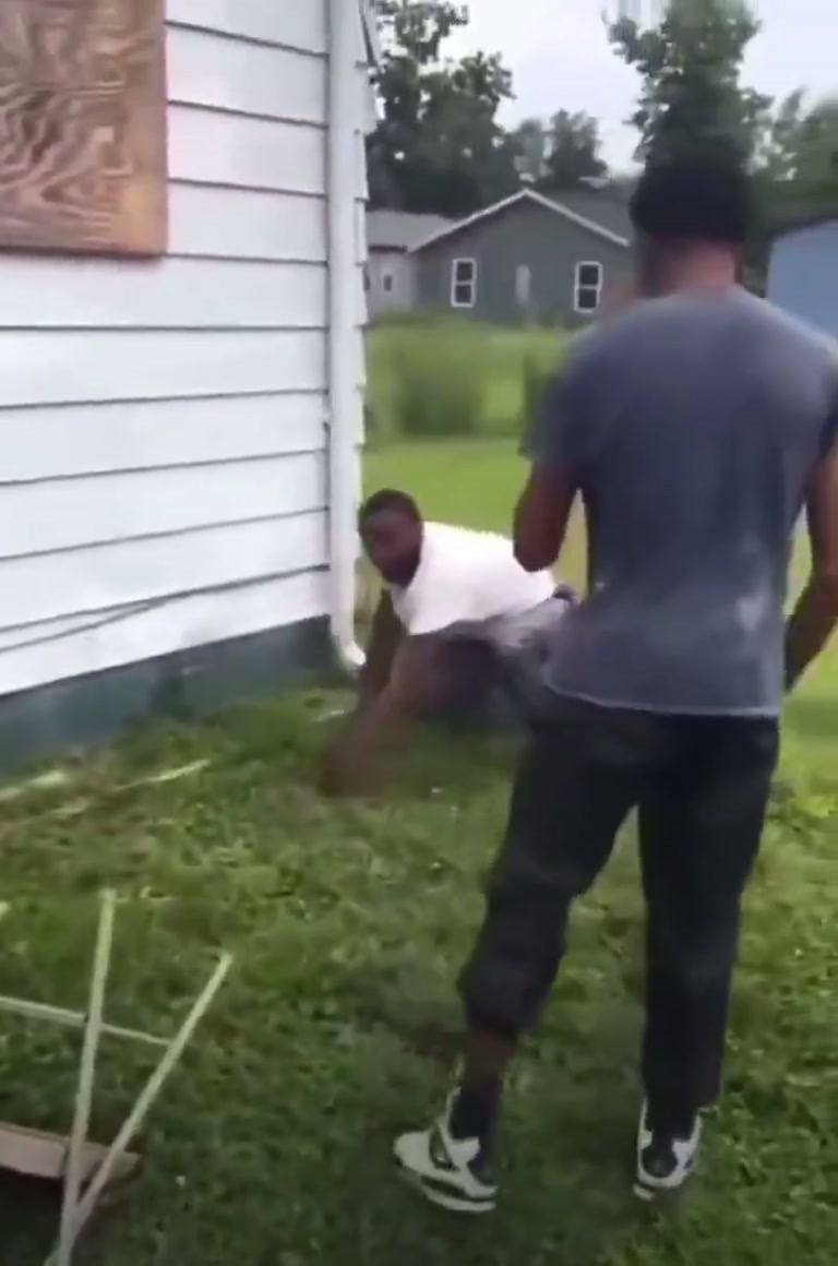 Caught on Camera: A Yard Confrontation Splits Viewers Online