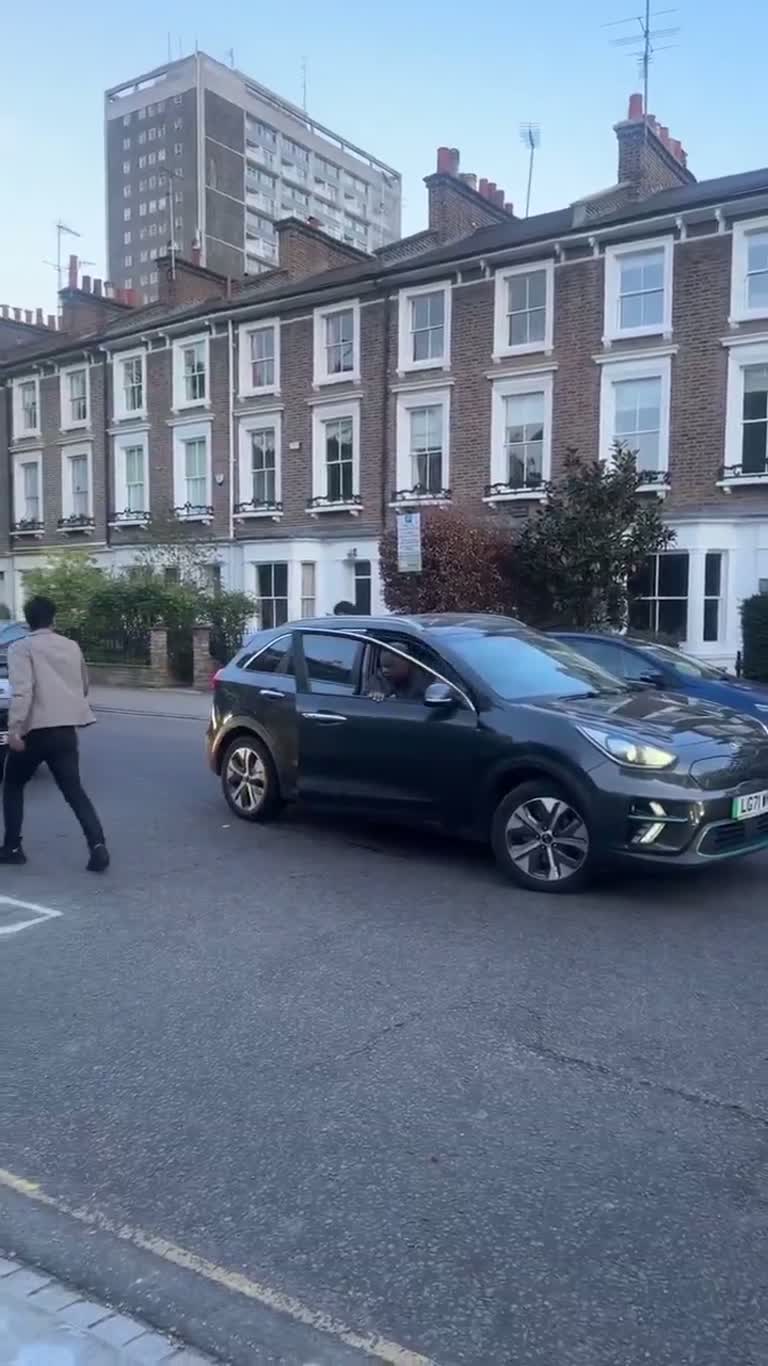 Road rage erupts on a quiet London street as tempers boil over