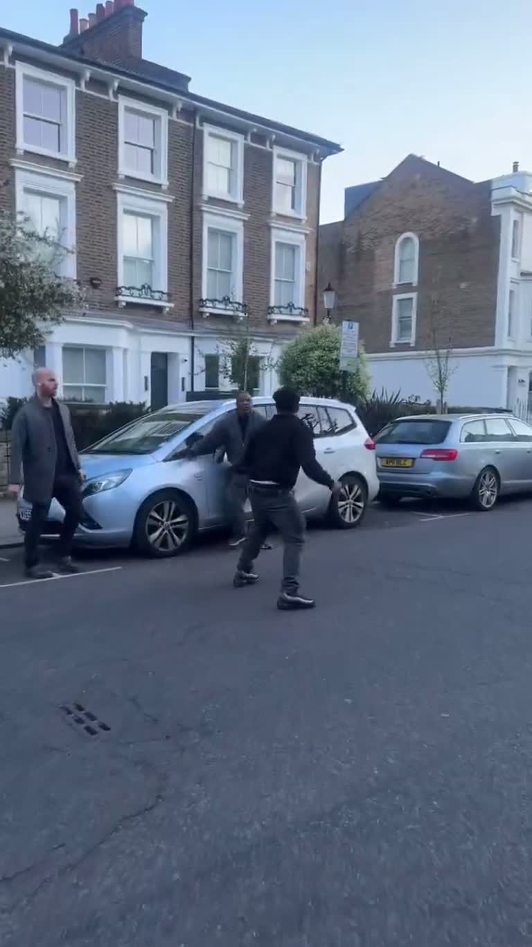 Road rage erupts on a quiet London street as tempers boil over