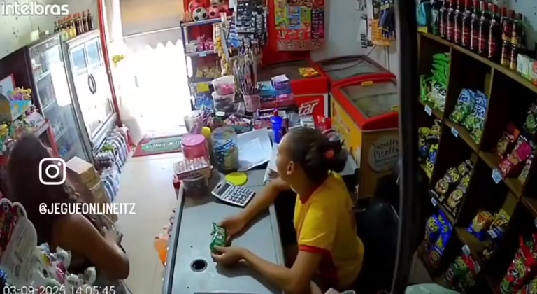 Corner Store Argument Over R$10 Change Caught on Camera