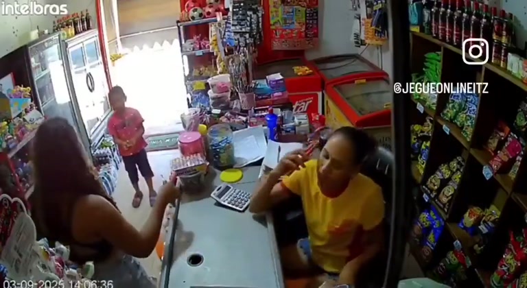 Corner Store Argument Over R$10 Change Caught on Camera