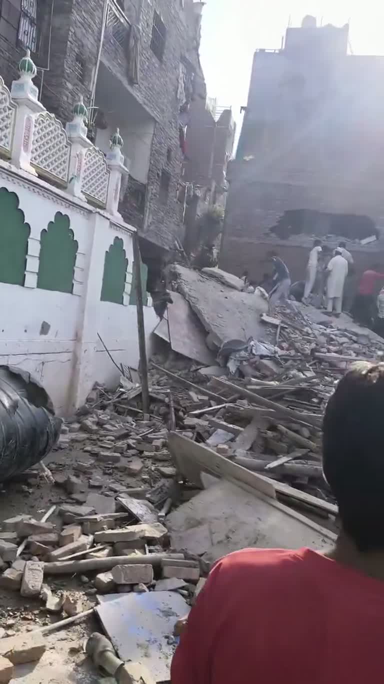 Four Buildings Collapse in Delhi's New Seemapuri as Crowd Rushes In