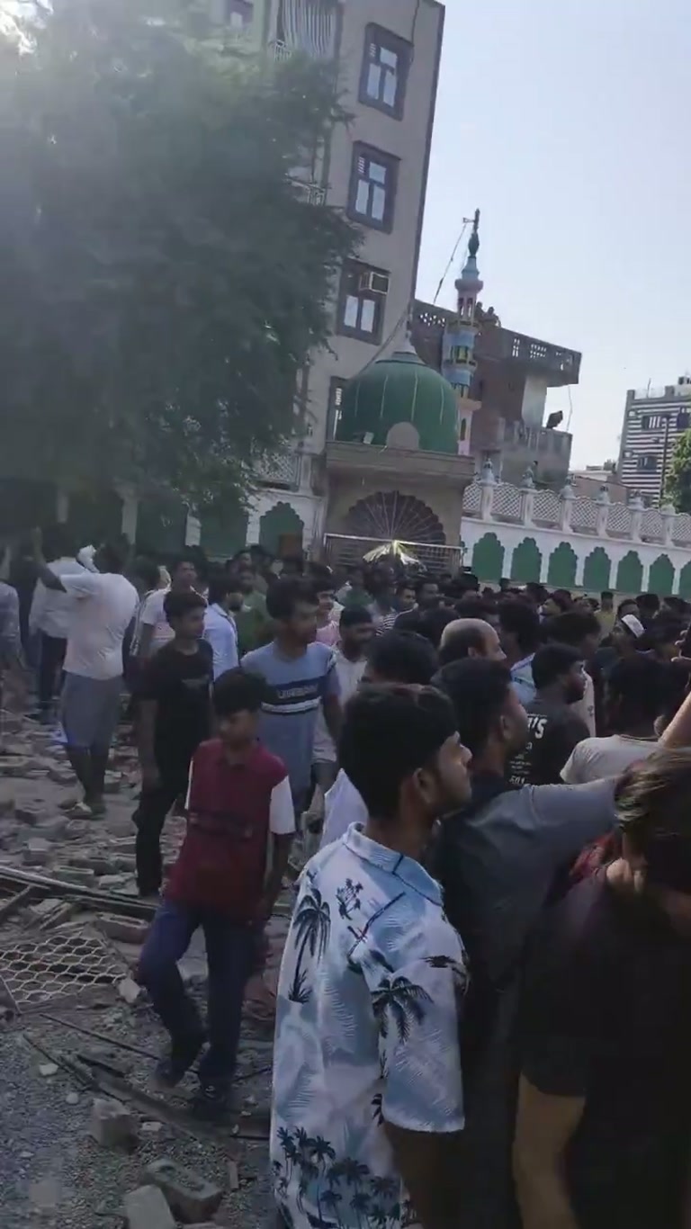 Four Buildings Collapse in Delhi's New Seemapuri as Crowd Rushes In