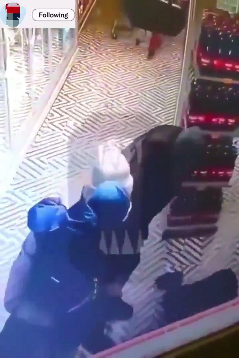Dad Intervenes in Store Aisle Confrontation Caught on Camera