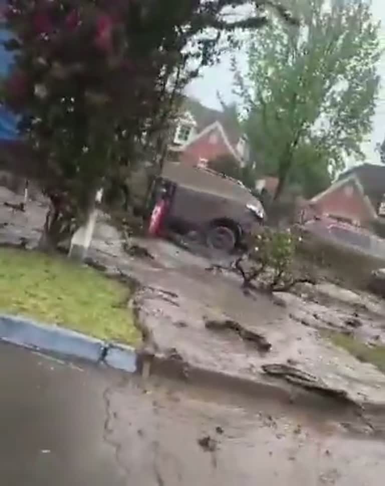 Mud Swallows a Quiet Street in Seconds — And Nobody Saw It Coming