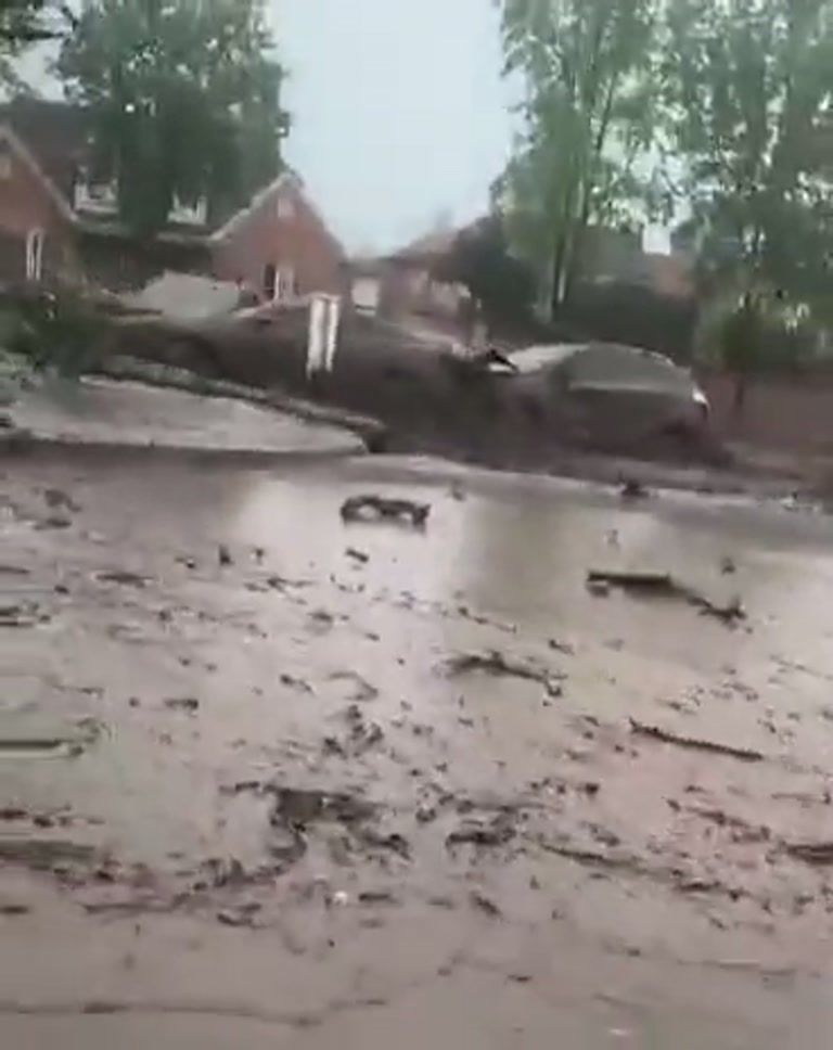 Mud Swallows a Quiet Street in Seconds — And Nobody Saw It Coming