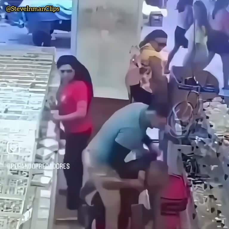 A Store Aisle, One Wrong Move, and a Crowd That Would Not Look Away