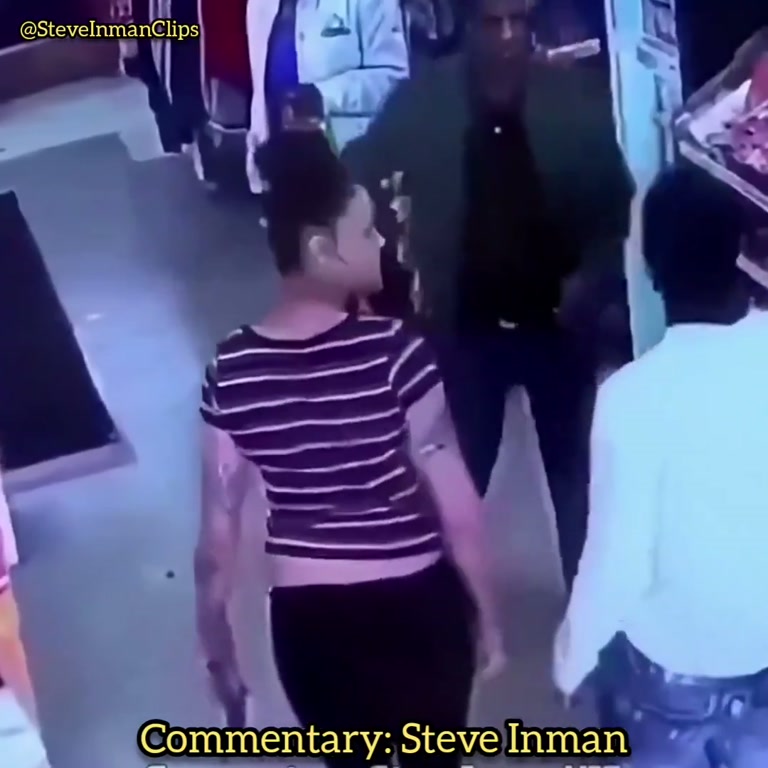 A Store Aisle, One Wrong Move, and a Crowd That Would Not Look Away