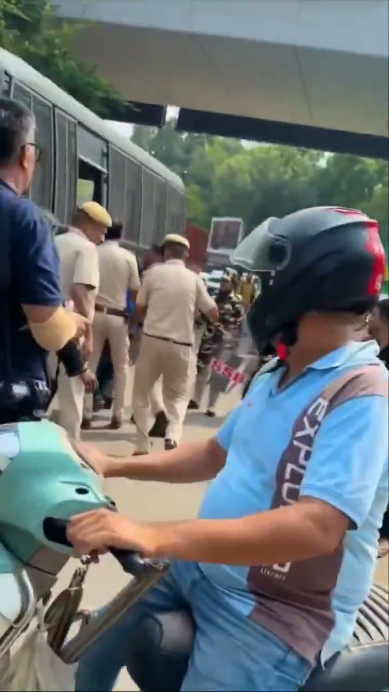 A Crowded Street, One Slap, and a Moment Nobody Saw Coming