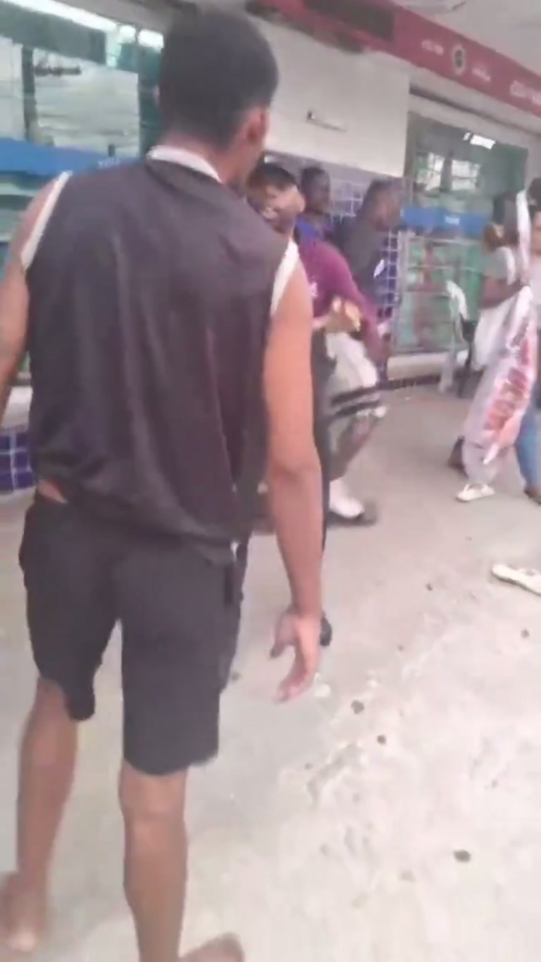On an Ordinary Square, a Street Brawl Becomes the Whole Show