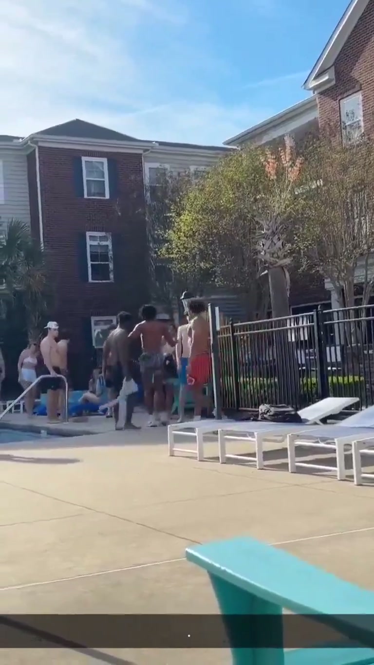A Poolside Showdown Where One Refused Handshake Says It All