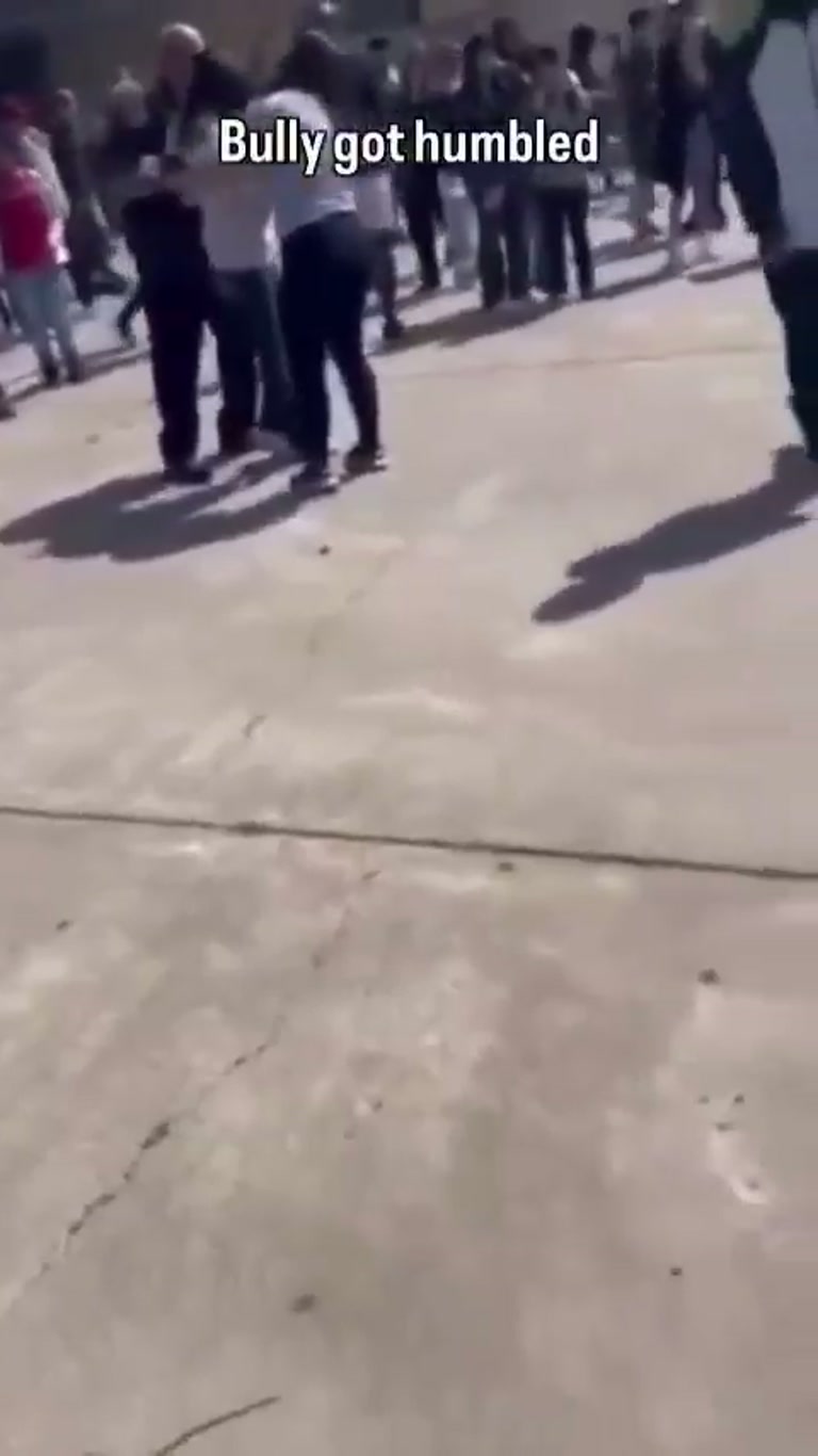 A Schoolyard Crowd, One Grey Hoodie, and a Moment Nobody Expected