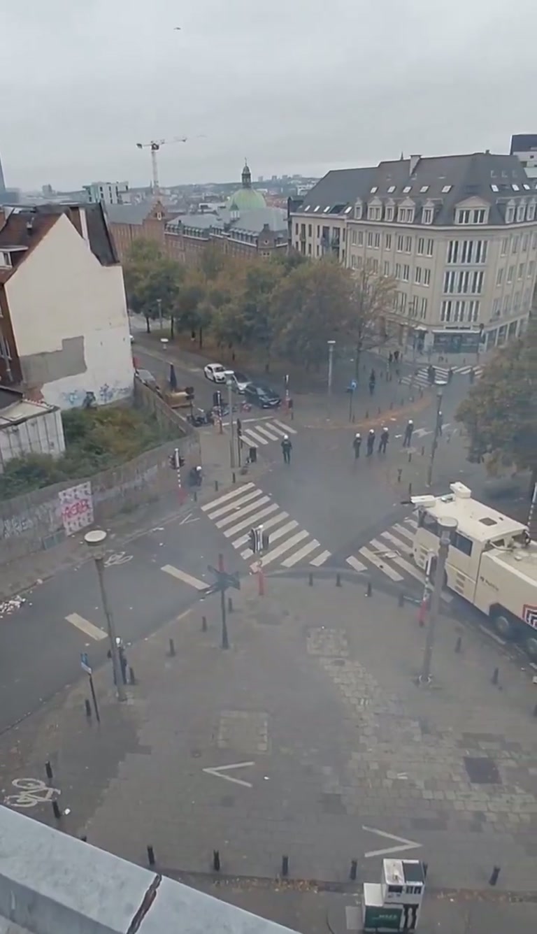 Brussels Street Fills With Tear Gas as Water Cannon Moves In