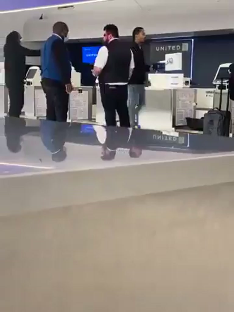 Tense Exchange at Airport Check-In Counter Caught on Camera