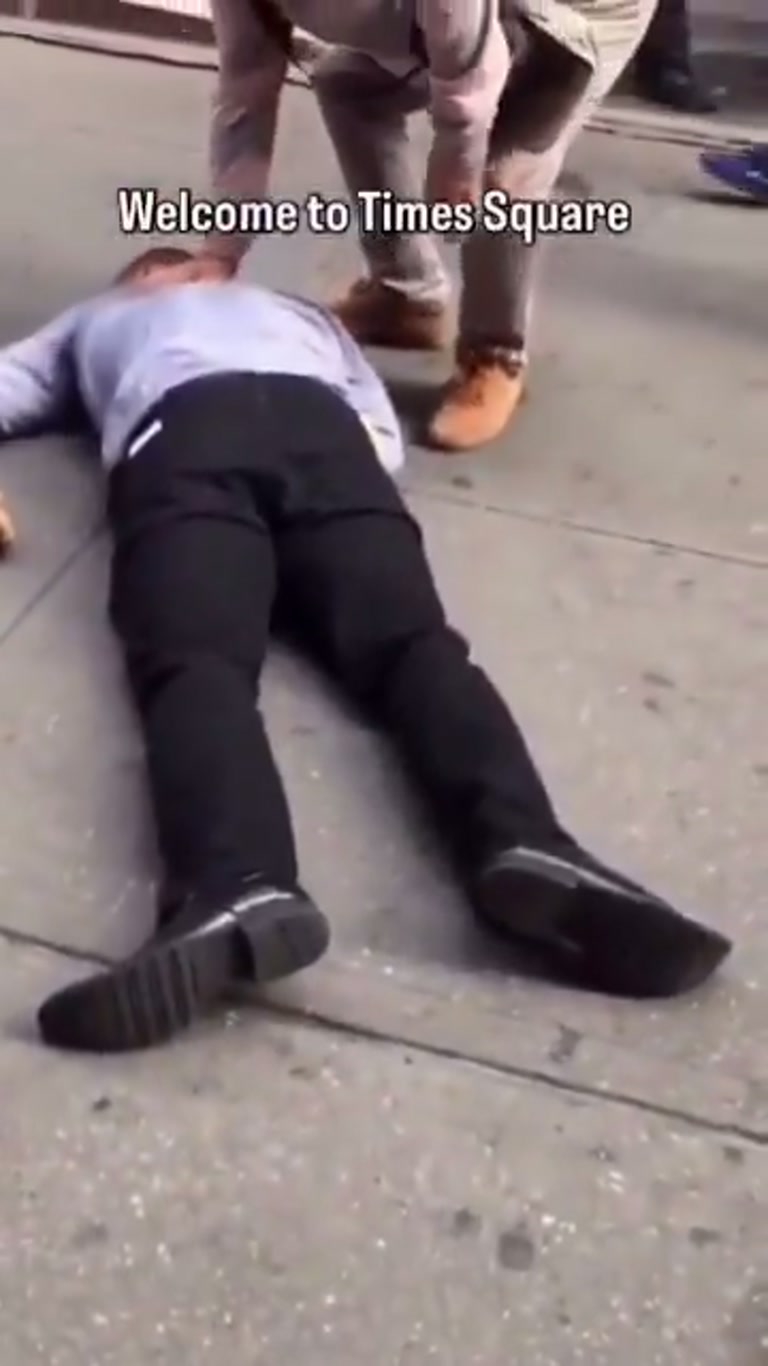 Chaos in Times Square: Street Boxing Match Stuns Midtown Crowd