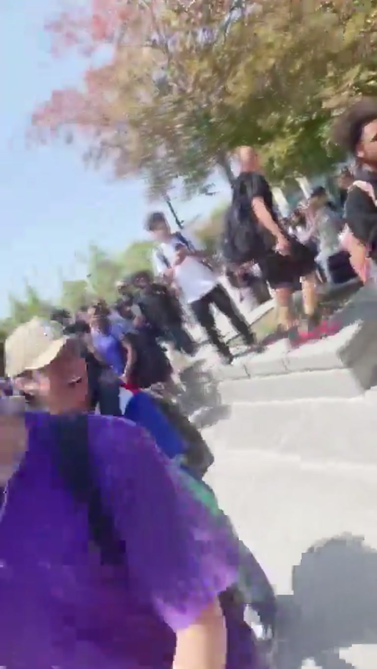 Buzz: a quiet afternoon hangout turned into an unexpected street boxing match that ended in a draw, and the whole thing was caught on camera.