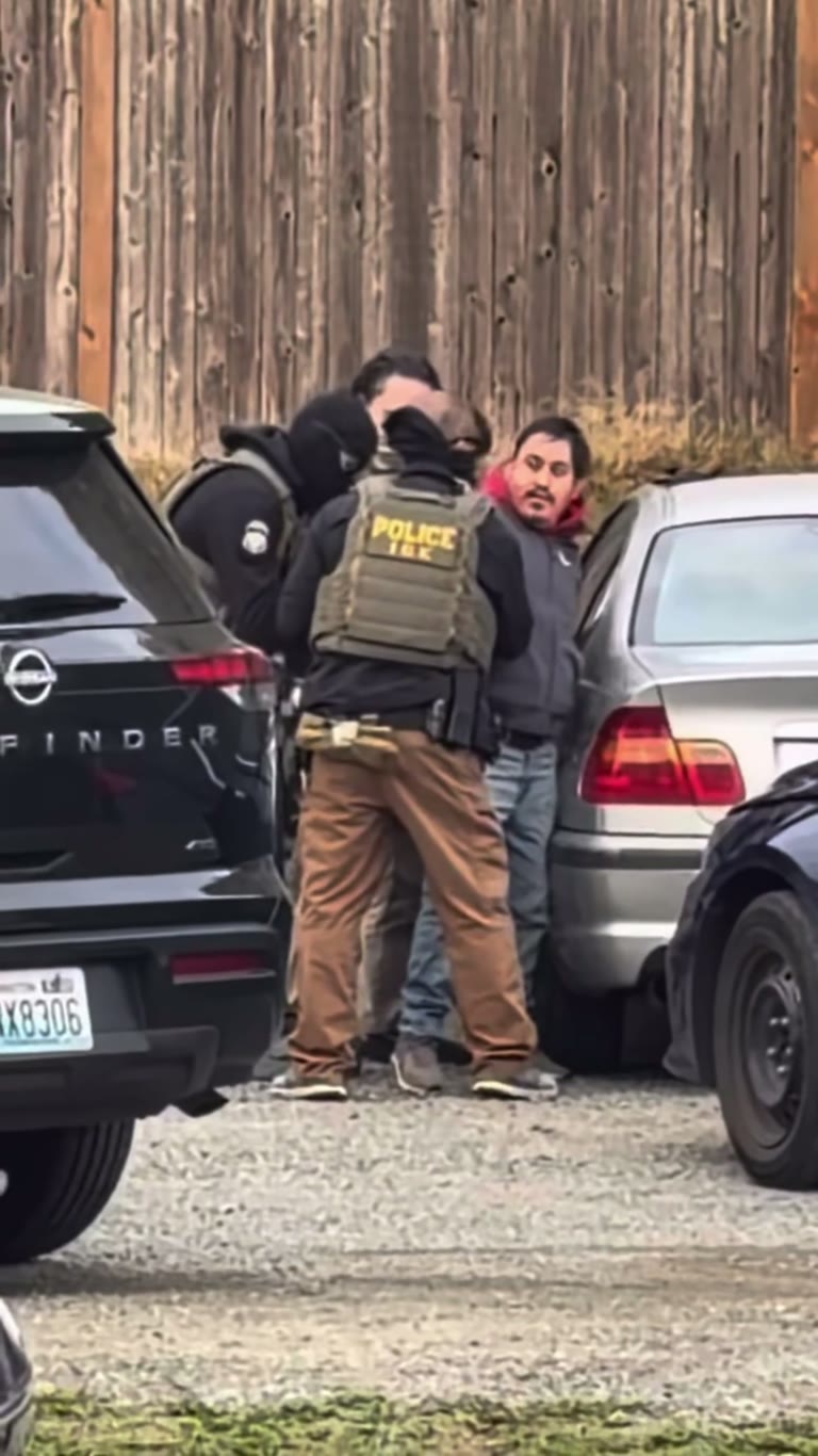 Seattle driver refuses to exit car as agents smash window