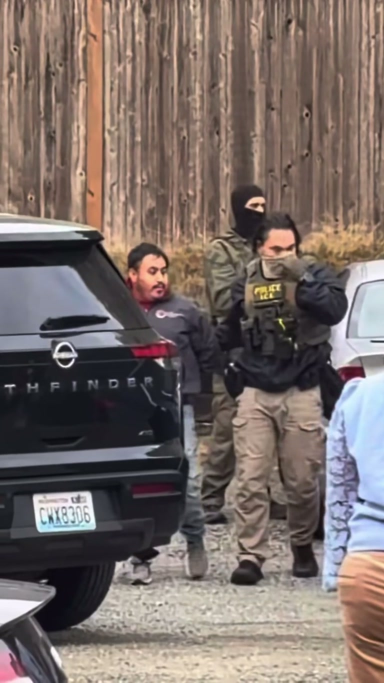 Seattle driver refuses to exit car as agents smash window