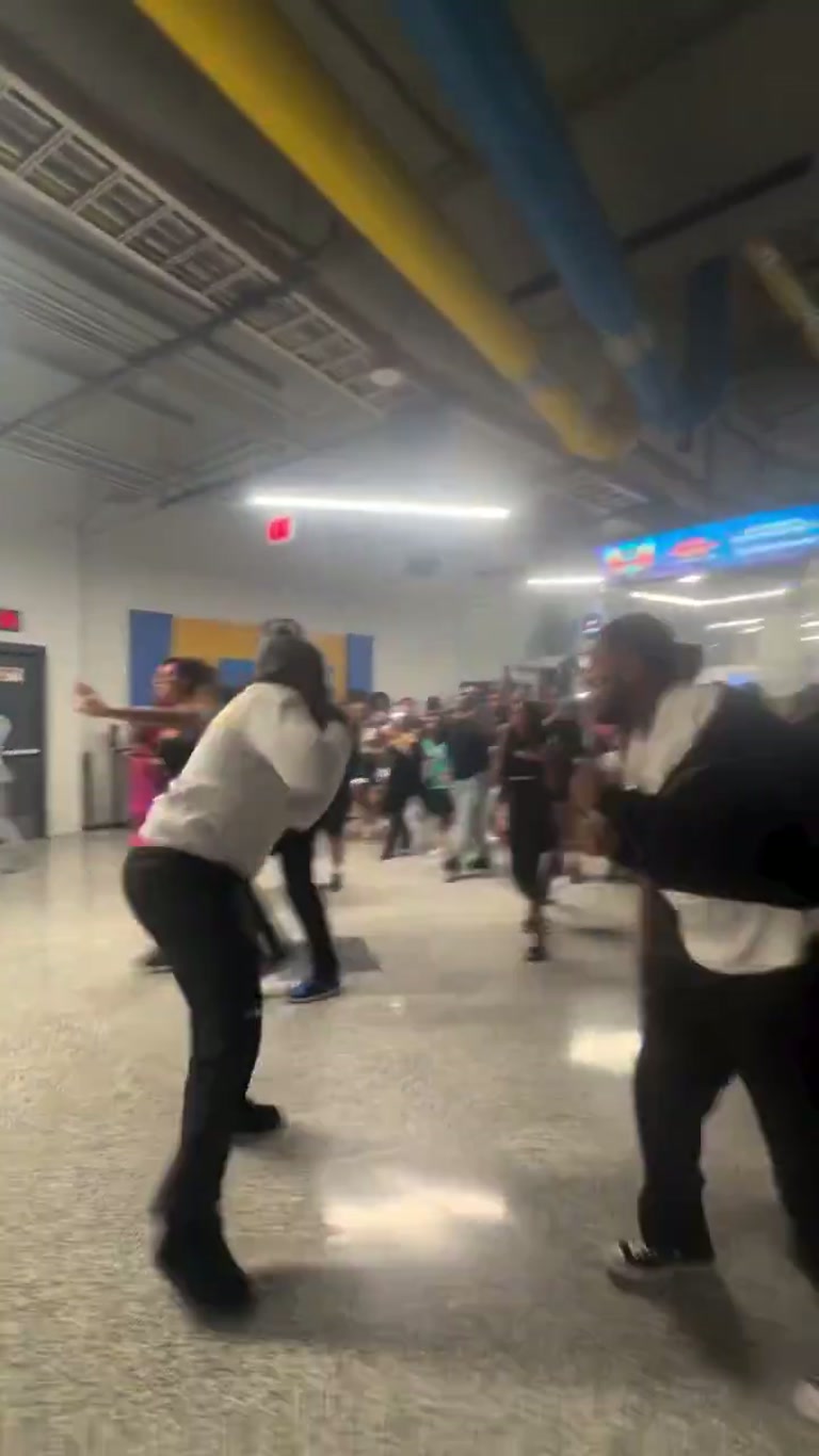 St. Louis Mall Brawl Erupts Into Chaotic Mass Fight