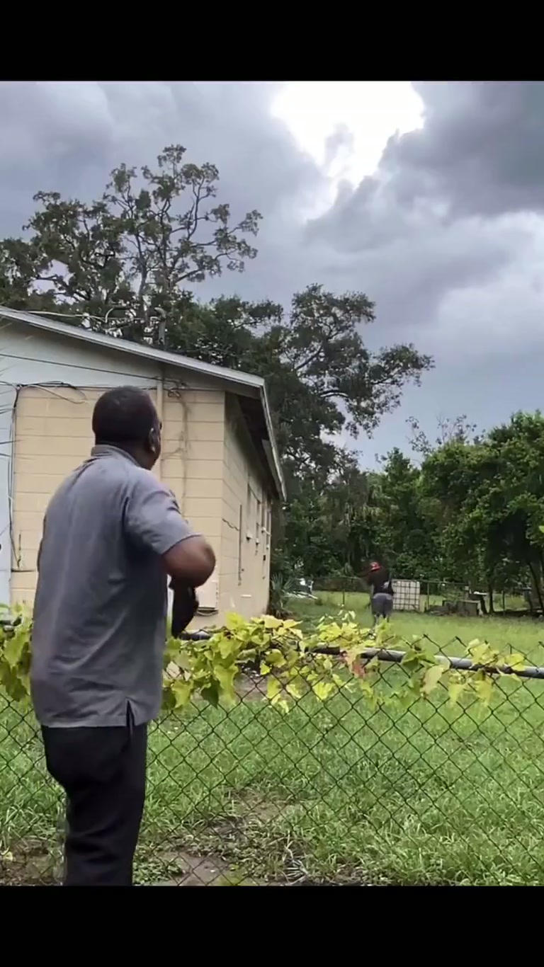 Tense standoff unfolds as man confronts intruder in backyard