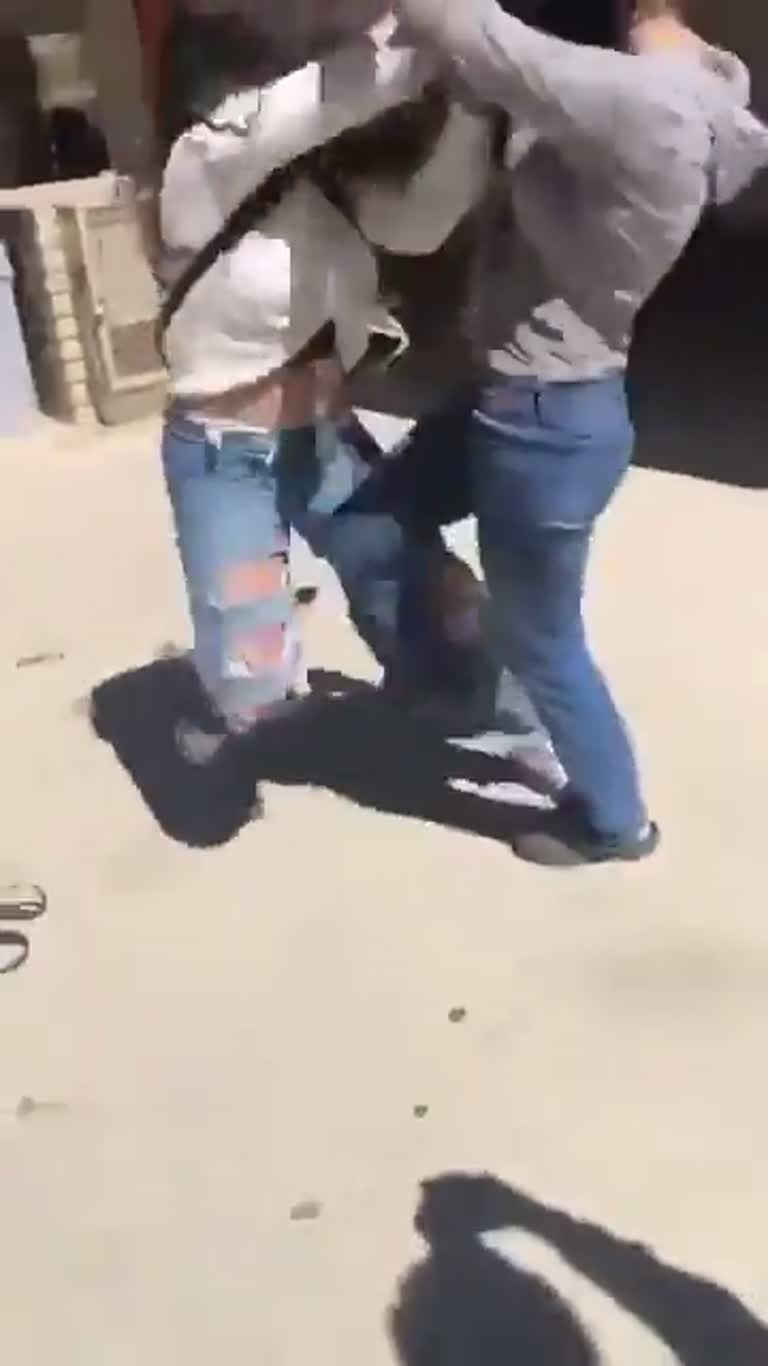 Chaos Erupts in Broad Daylight as a Quiet Confrontation Turns Physical