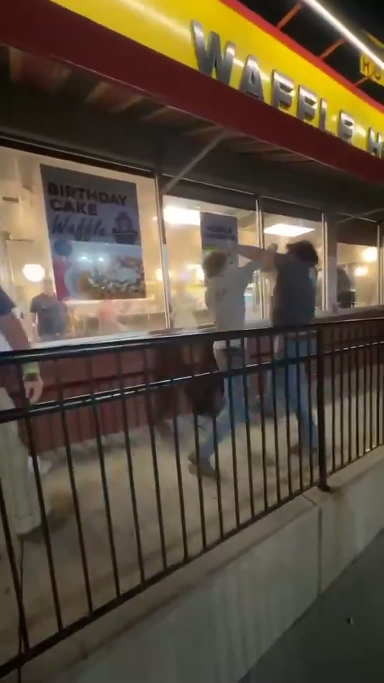 Tense late-night confrontation outside a Waffle House caught on camera